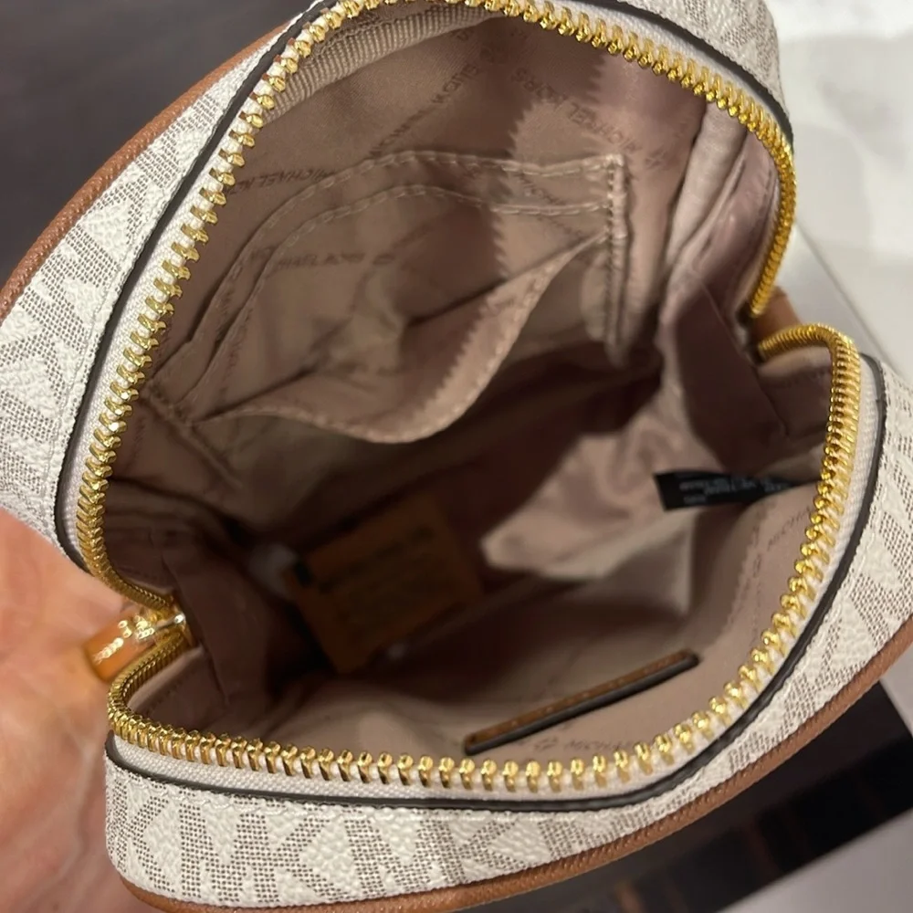 MICHAEL KORS Jet Set Travel Md NS Logo Crossbody Flight Bag Messenge Vanilla NWT
